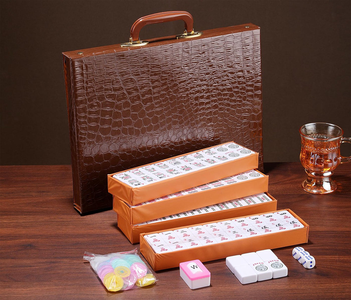 Croc case with tile trays, chips, dice and wind indicator